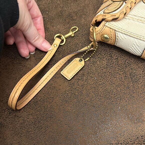 COACH BLEEKER VACHETTA LEATHER FLORAL APPLIQUÉ & FABRIC WRISTLET LTD ED 2007 EUC - Picture 14 of 14